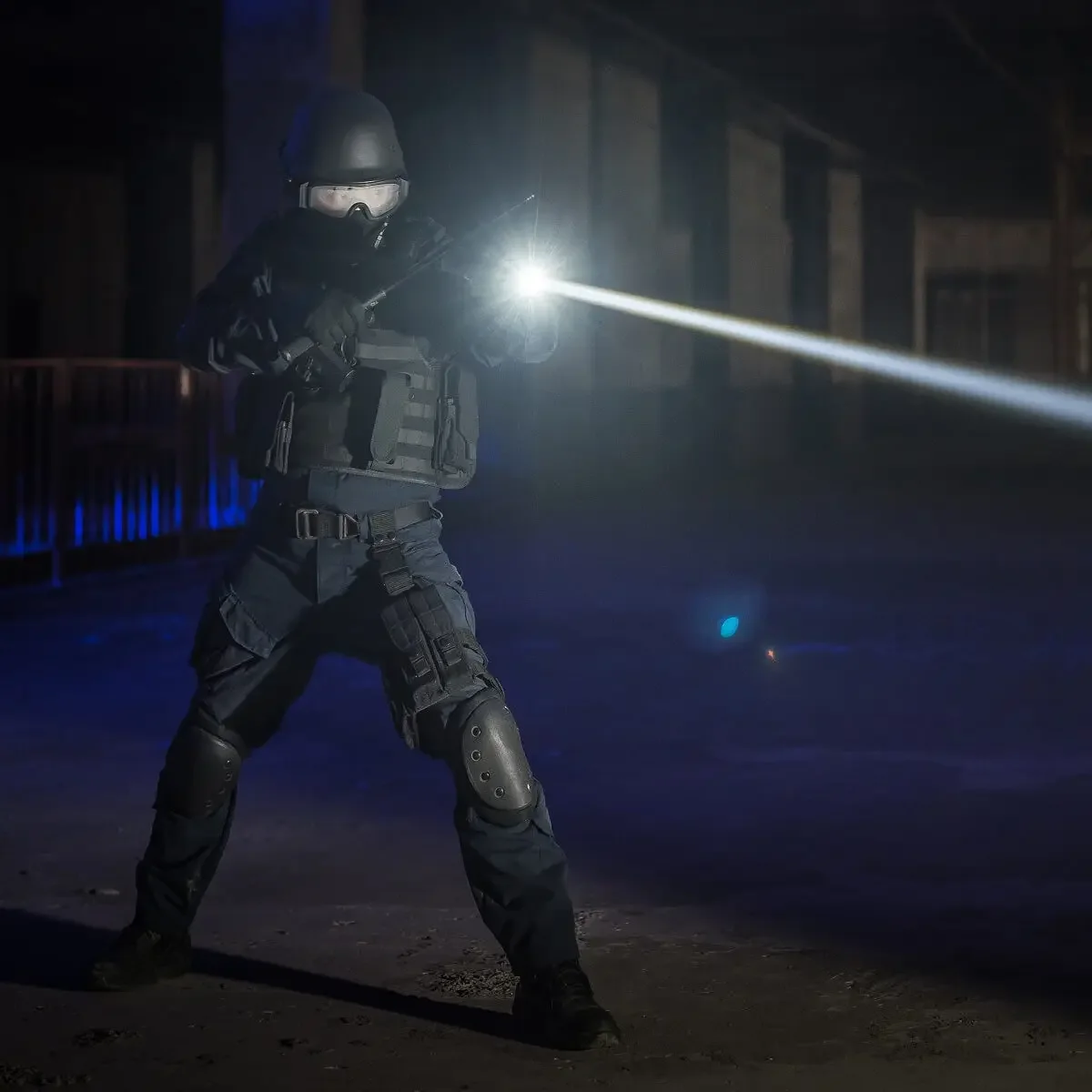 Latarka taktyczna Weltool W3Pro TAC 930 lumenów LEP