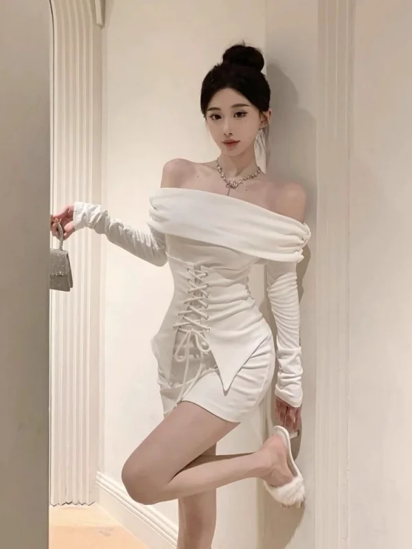 ชุดเดรสยาวรัดรูปเปิดไหล่ข้างเดียว สไตล์เซ็กซี่ สีขาว สำหรับผู้หญิง ฤดูใบไม้ผลิ/ฤดูใบไม้ร่วง ดีไซน์เข้ารูปช่วงเอว กระโปรงทรงเข้ารูป โชว์สัดส่วน