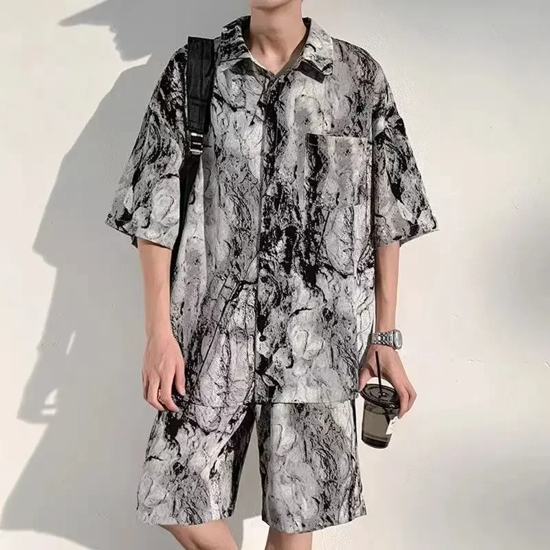 Camisas de seda gelo shorts masculinos ternos esportivos respingo tinta coreano conjunto de duas peças estilo 2025 solto moda manga curta quarto homem conjuntos