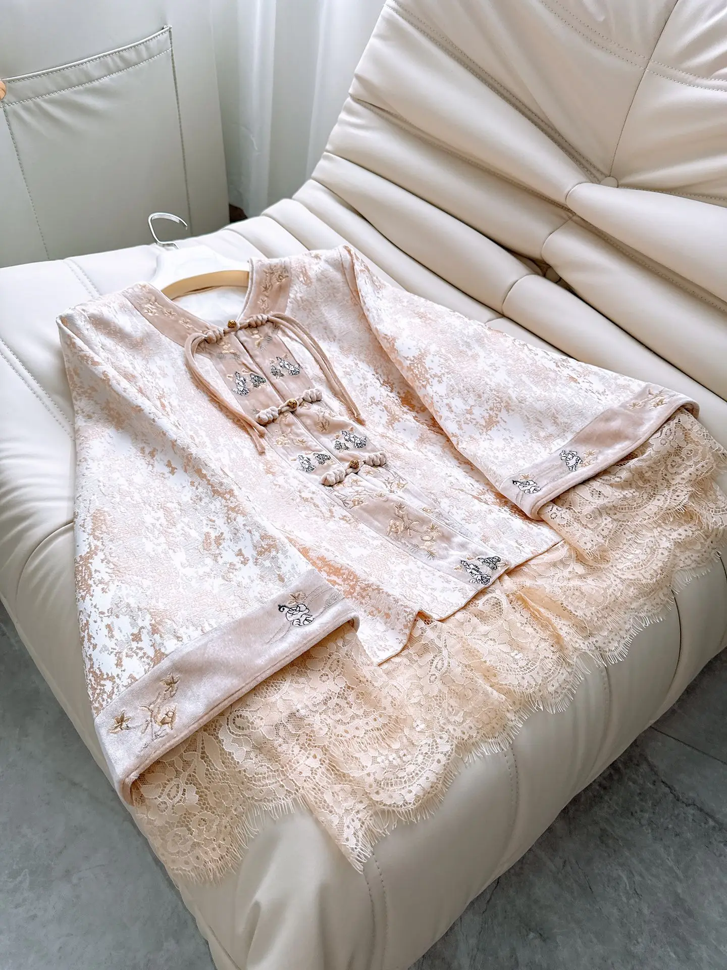 New Chinese Style Vintage Lace Wide Sleeve Improved  Top Tang Costume Hanfu Women's Outerwear New Year Autumn