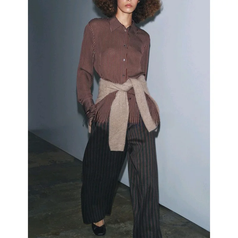 เสื้อผ้าผู้หญิงสำหรับฤดูหนาว แขนยาว ทรงสลิม ชายเสื้อไม่เท่ากัน ผ้าไหมซาตินลายทาง ปกพับได้ ทรงลำลอง ผ้าใยโพลีเอสเตอร์