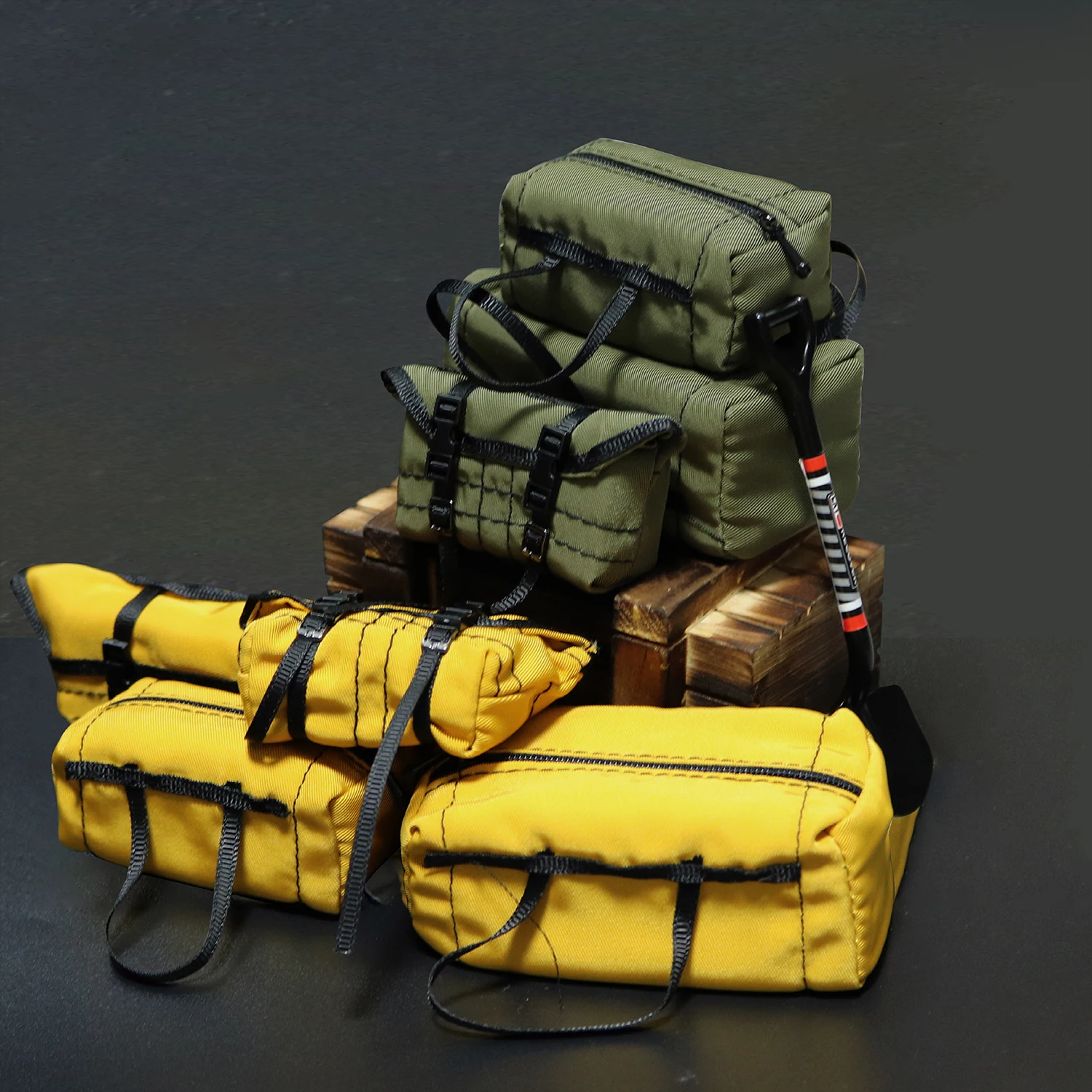 Simulation Roof Travel Bag, RC Crawler Scale Replica Luggage Bag Decorative Accessory for 1/10 1/12 1/18 SCX10 TRX4 TRX4M WPL MN