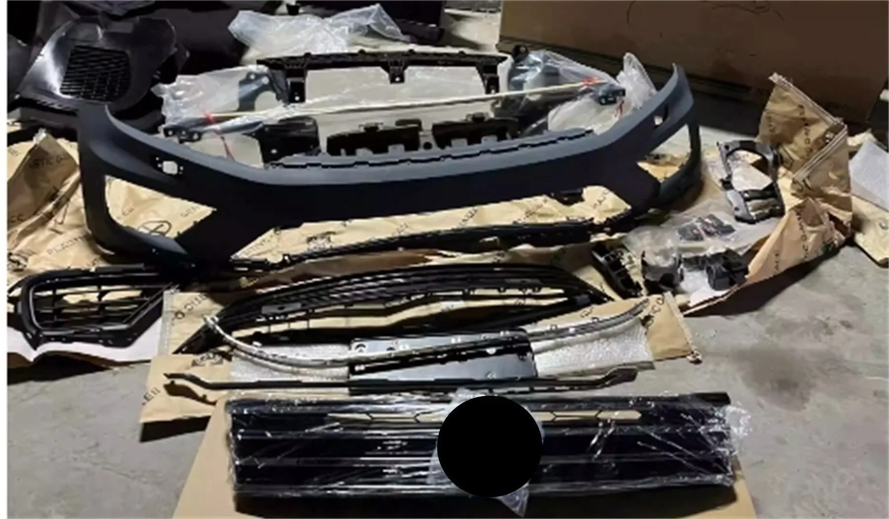 

Car body kit front bumper surround for Volkswagen vw Touareg 2015 radiator grille