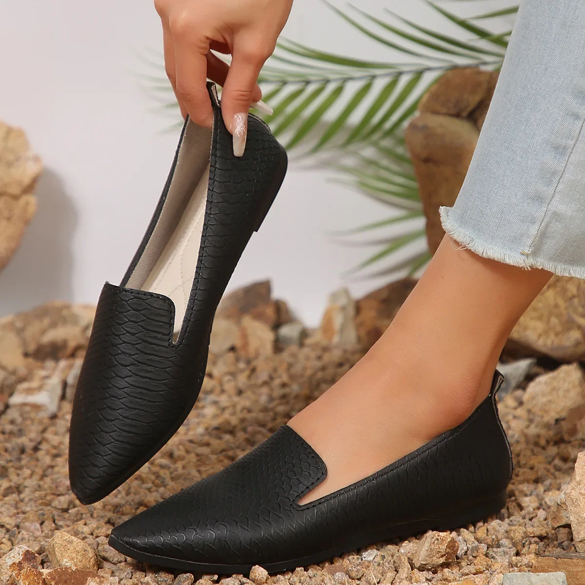 Pointed Single Shoes Female 2024 New Shallow Mouth Blue Snake Print Flat Women's Shoes Fashion Versatile Work Shoes Sneaker image 5