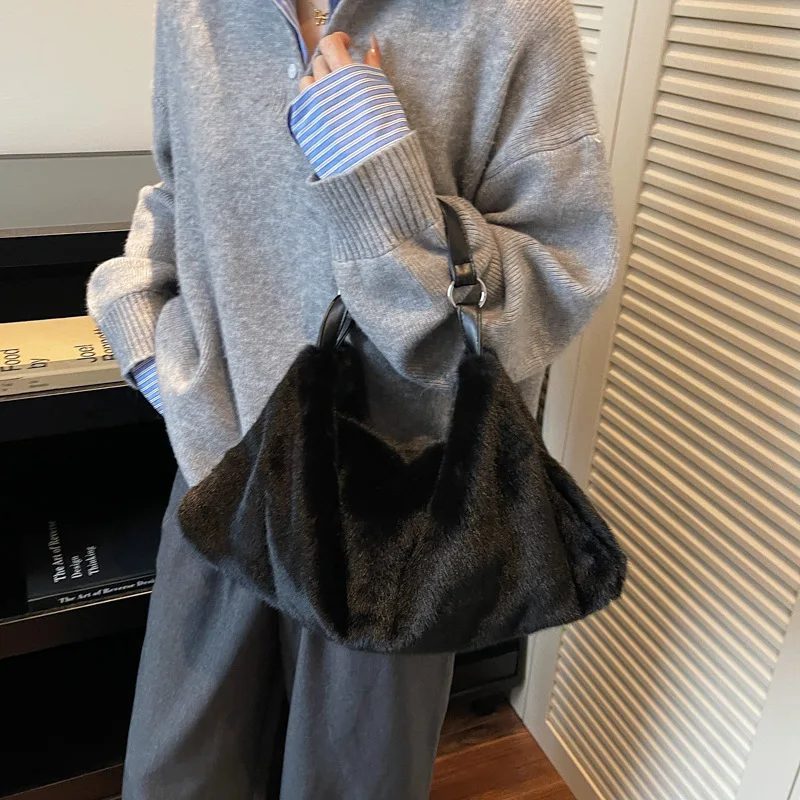 

Новая женская модная пушистая сумка-тоут класса люкс на осень-зиму 2026 года, стильная сумка через плечо/мессенджер