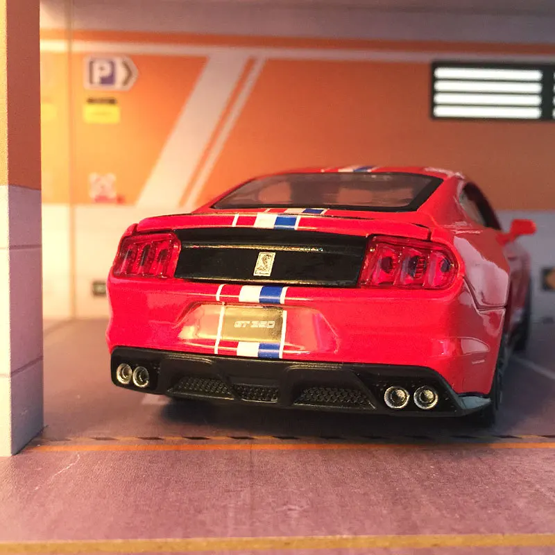 

Масштабная модель спортивного автомобиля Ford Mustang Shelby GT350 1:32, литая металлическая машинка со звуком и светом, коллекционная игрушка для детей, подарок