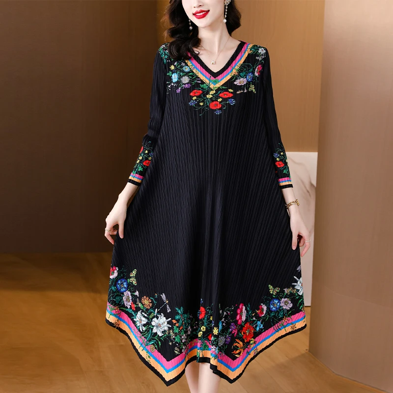 Mike Pleated Magic Dress 2023 New Vintage Print V-Neck Dress Women's Loose Large Size Temperament Slim A-line Dress Mid length