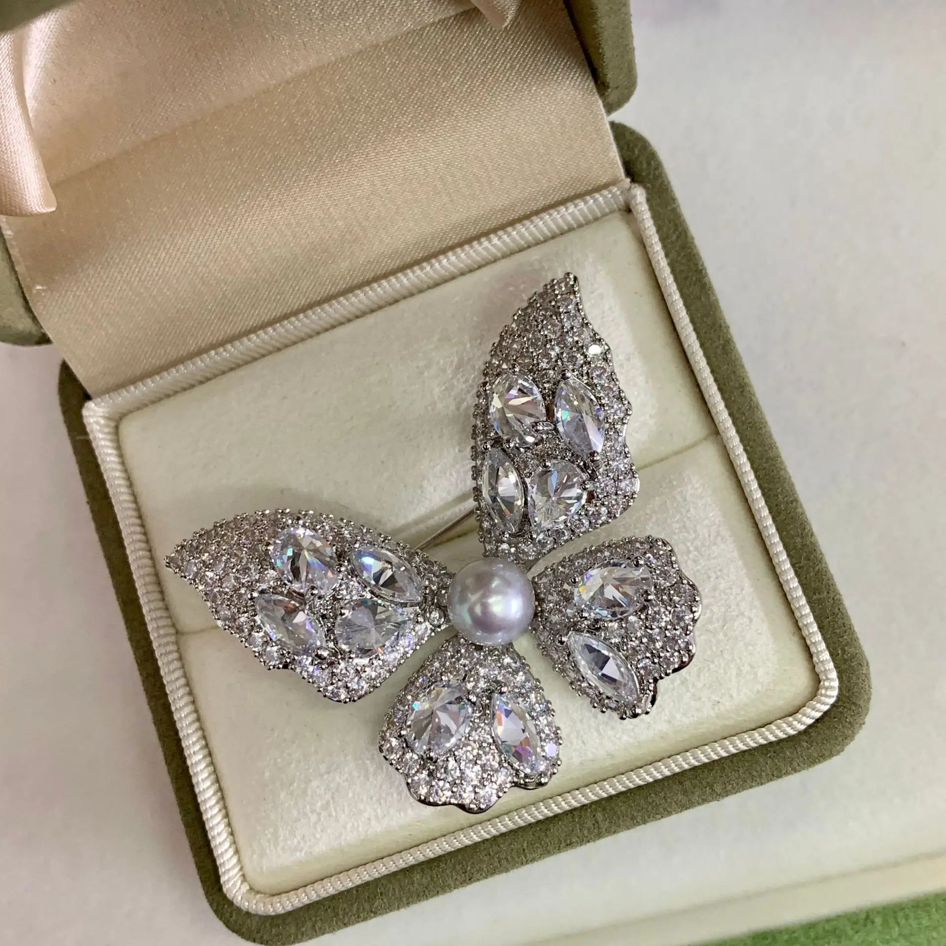 

Брошь-бабочка с жемчугом, натуральный жемчуг Акойя, темперамент, изысканные аксессуары, полный бриллиант, 7-8 мм