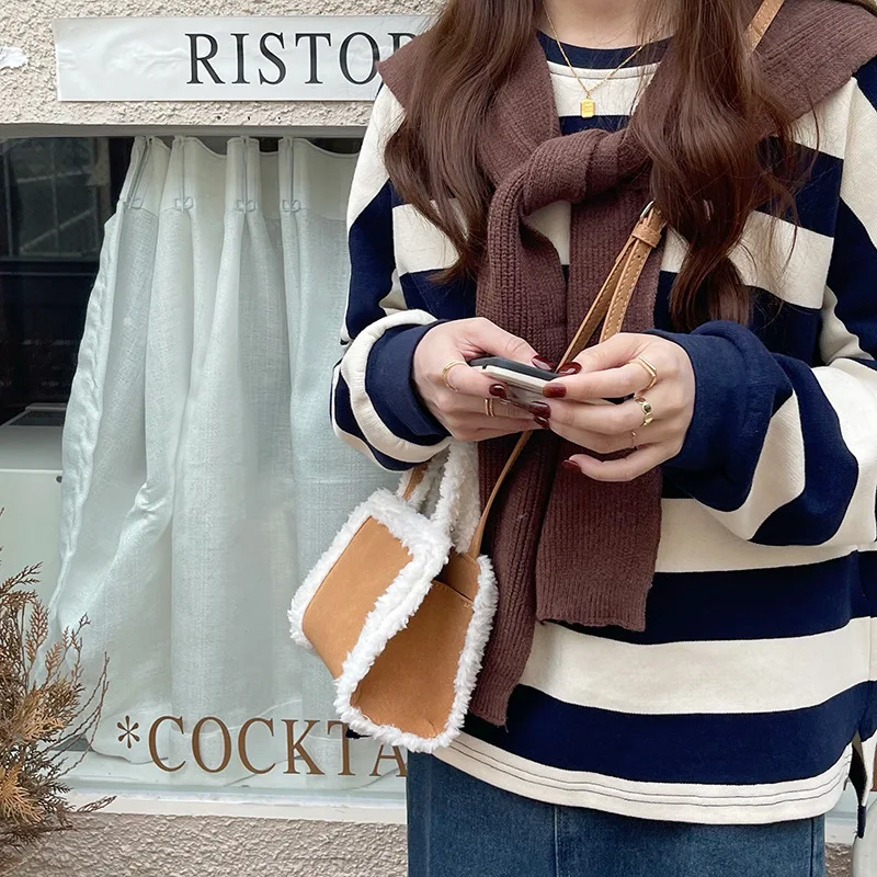 

TRSYPHXM 2024 autumn and winter new matte leather handbag fashionable retro versatile crossbody plush small bag for women