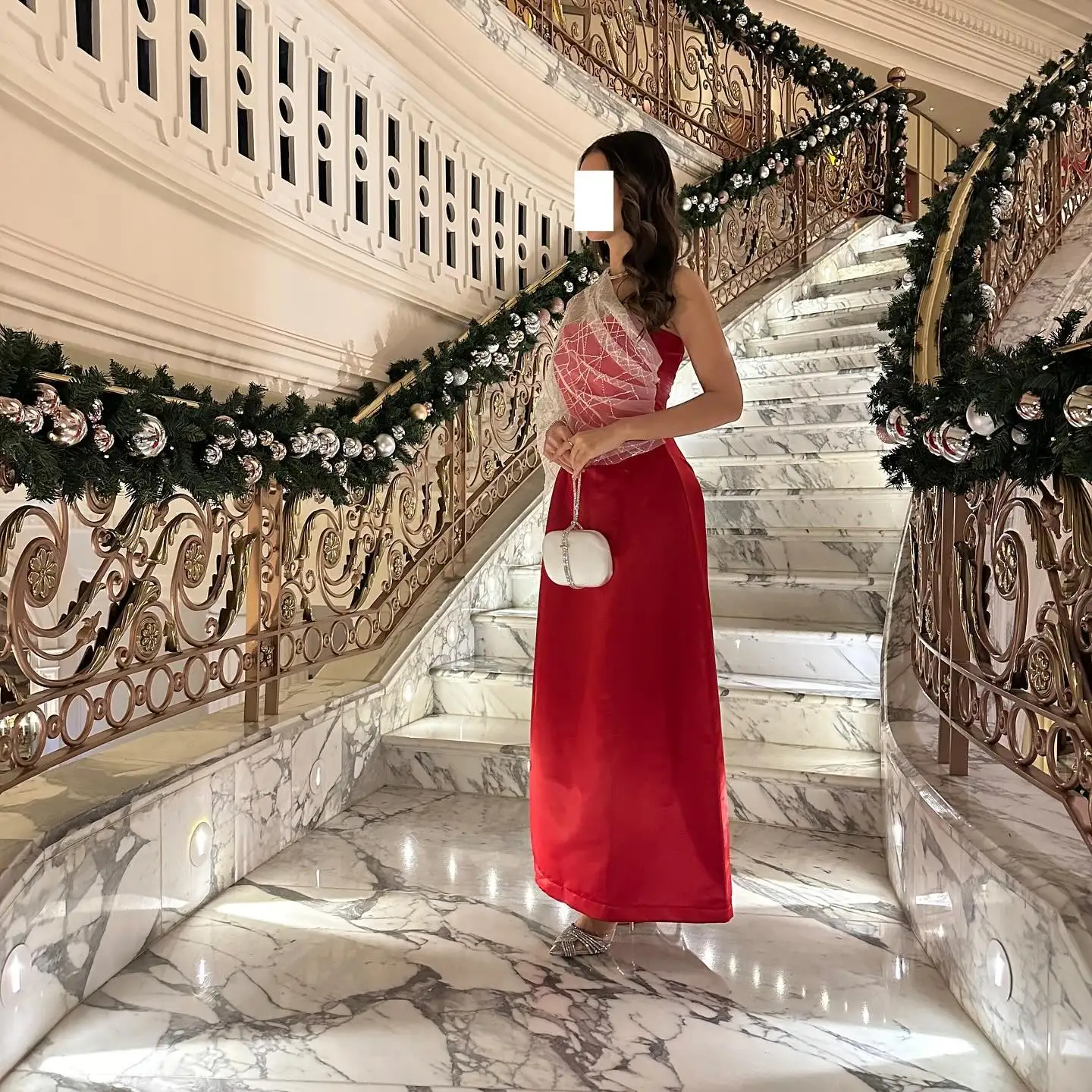 

Meetlove Strapless Red Sleeveless Floor Length Prom dresses Customized Satin simple Shawl Tulle Beading One-shoulder Party Gowns