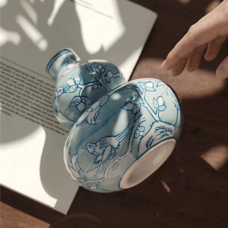 

Hand-Painted Blue White Porcelain Gourd Vase Retro Flower Vessel Home Decorative Ornament Elegant Centerpiece for Dining Table