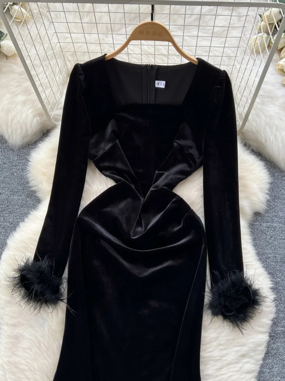 Ofallsis French Style High end Square Neck Velvet Dress 2024 Women's Winter New Feather Sleeves Slim Fit Slimming Long Dresses