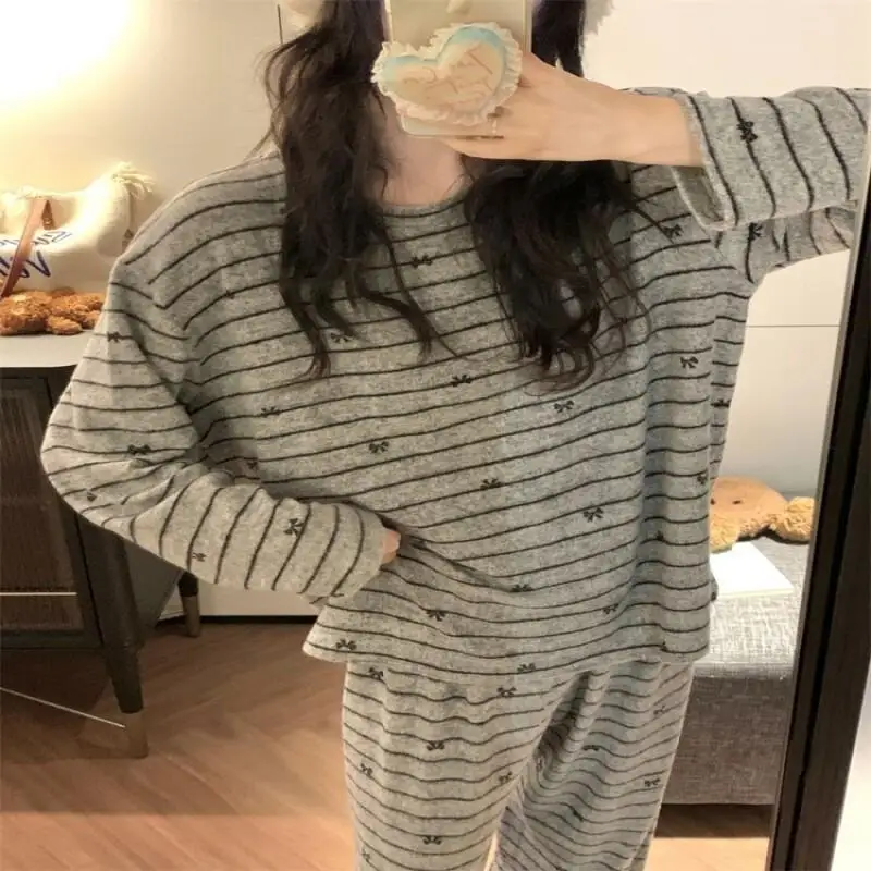 Nowy Zestaw Piżam Damskich Piżama Damska Motyl Ciepłe Zimowe Piżamy Damskie Modne Ubrania Domowe, Piżamy Uroczy i Miękki Zestaw Piżam