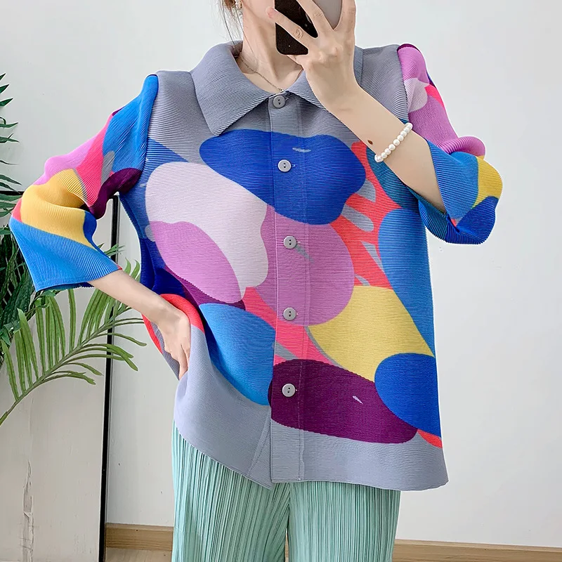 

Printed Jacket for Women's Spring 2024 Loose Fitting Shirt Collar Long Sleeved Cardigan Top Pleated Short Printed Jacket