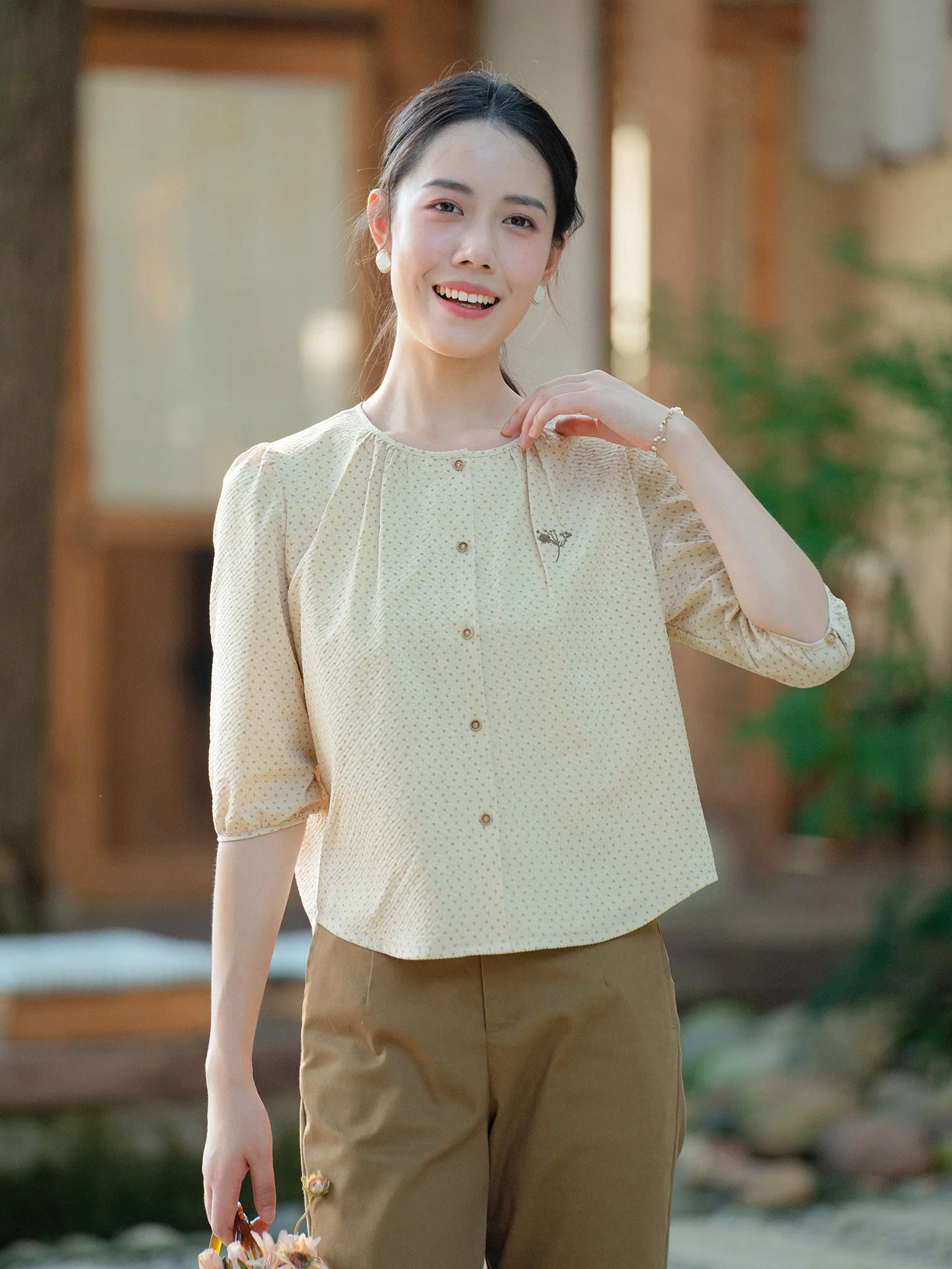 

Ele Commuter Sle irt Women's Simple Printed Embroidered Peach Color Top Polyester Fiber Loose Fit Regular Length