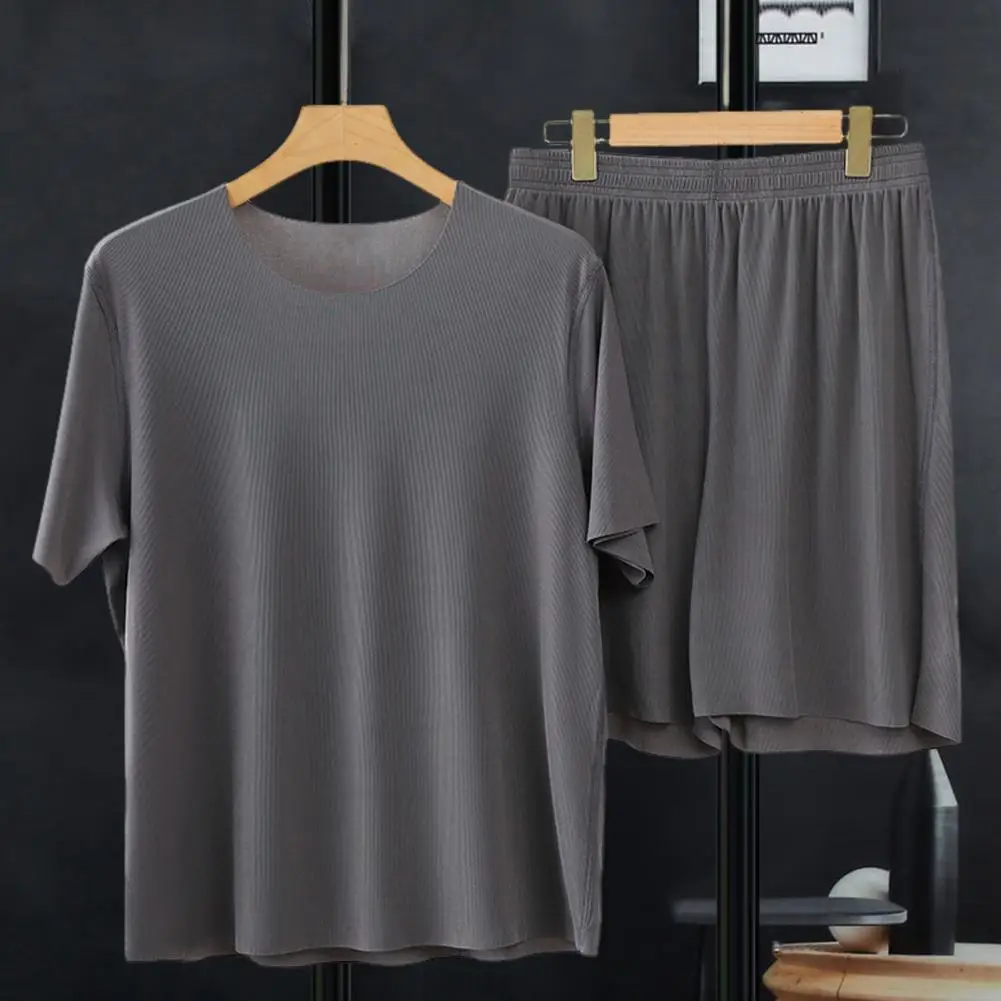

Men Homewear Set Men's Seamless Ice Silk Pajama Set with O-neck Top Wide Leg Shorts Comfortable Homewear Loungewear for Relaxing