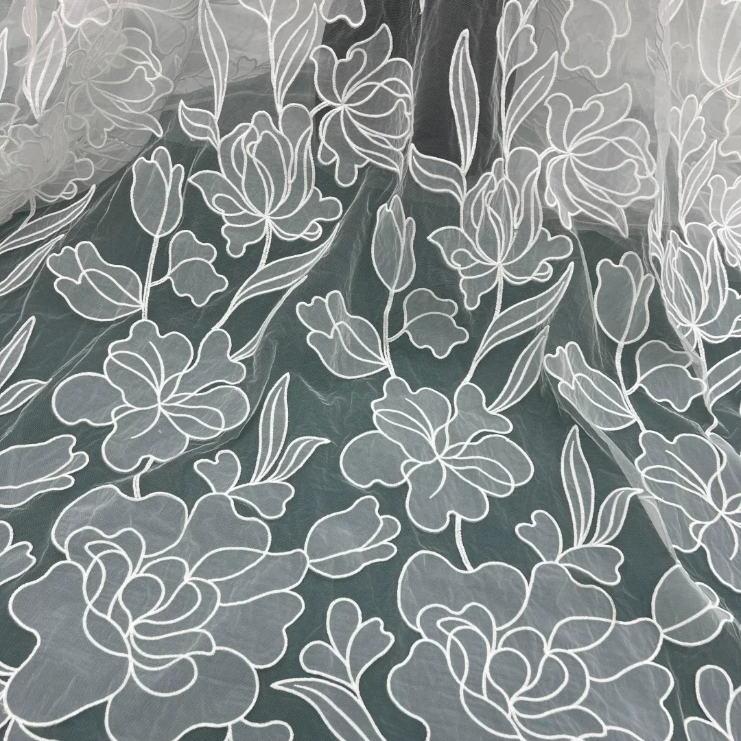 1 Yard lasergeschnittener Spitzenstoff mit Blumenstickerei in Off-White, Brautkleidstoff – Detail 4