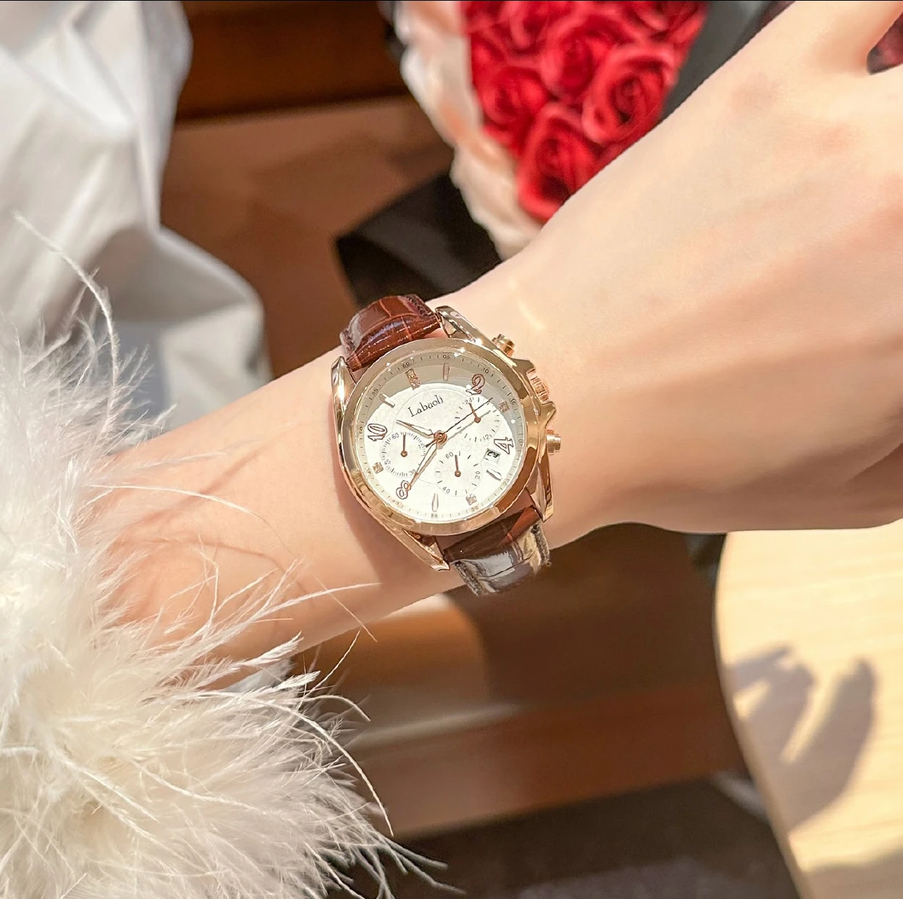 Exquisite ladies' watches, stylish women's watch straps, calendar quartz watches, gifts for women, ladies' accessories