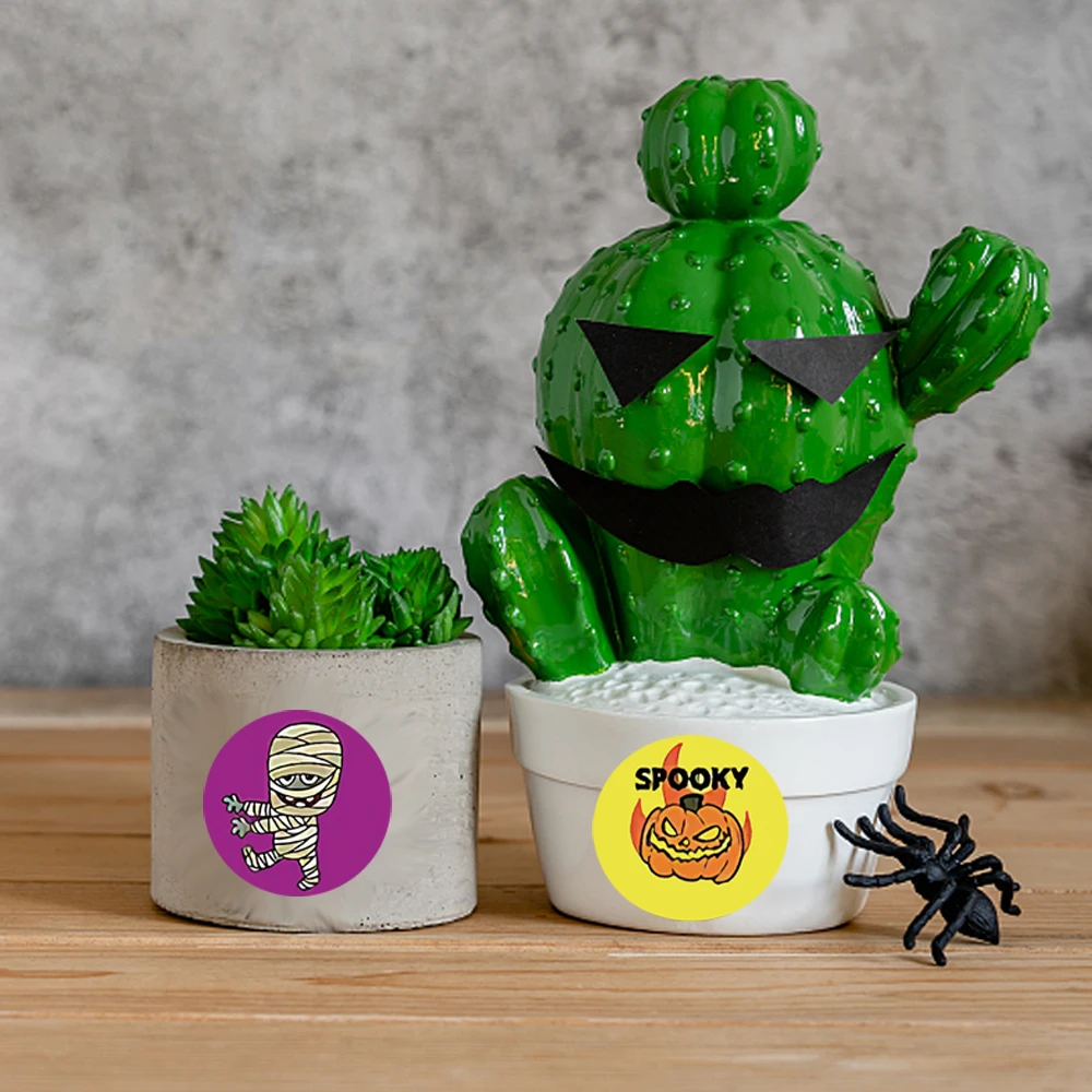 ハロウィーンのドアとカボチャのステッカー,12 cm,幅の粘着性のラベル,ラップトップ,ハロウィーンのギフト,キャンディーバッグの装飾,500個