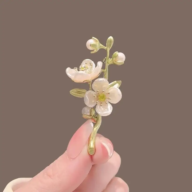 Jasmine Brooch Female Elegant Clothing Decoration for Suits Scarves Daily Wear Mother Gift