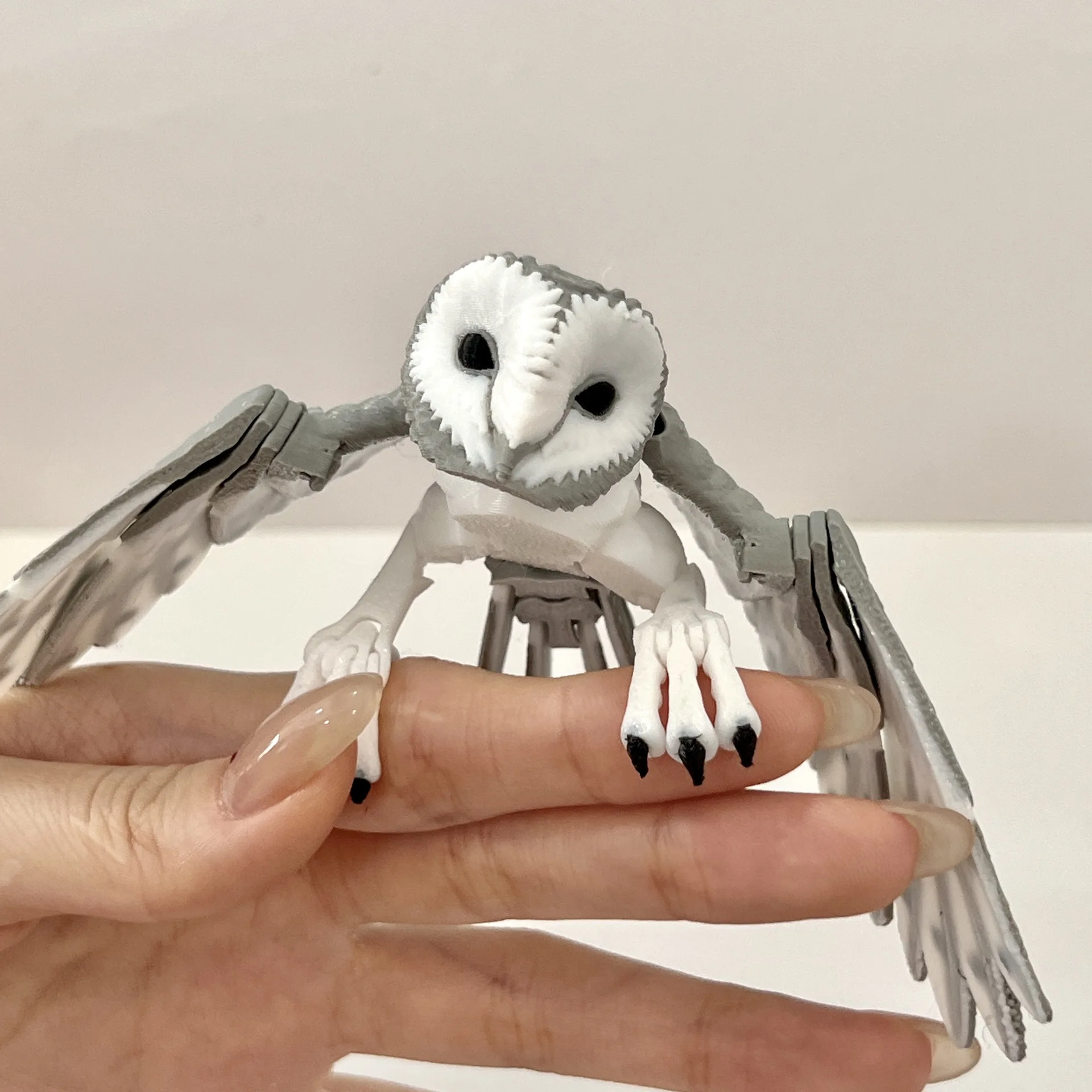 Novo ornamento de coruja articulado estatueta de celeiro simulação animal 3d impresso desktop com asas flexíveis alívio do estresse para pássaro