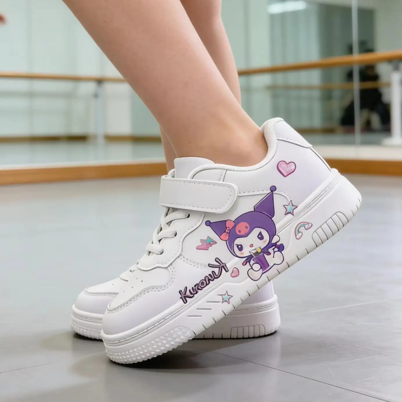 

Детская повседневная обувь, кроссовки из искусственной кожи, весенняя обувь с рисунком Куроми для девочек, белые туфли на толстой подошве с противоскользящей подошвой на липучке, размер 26-35