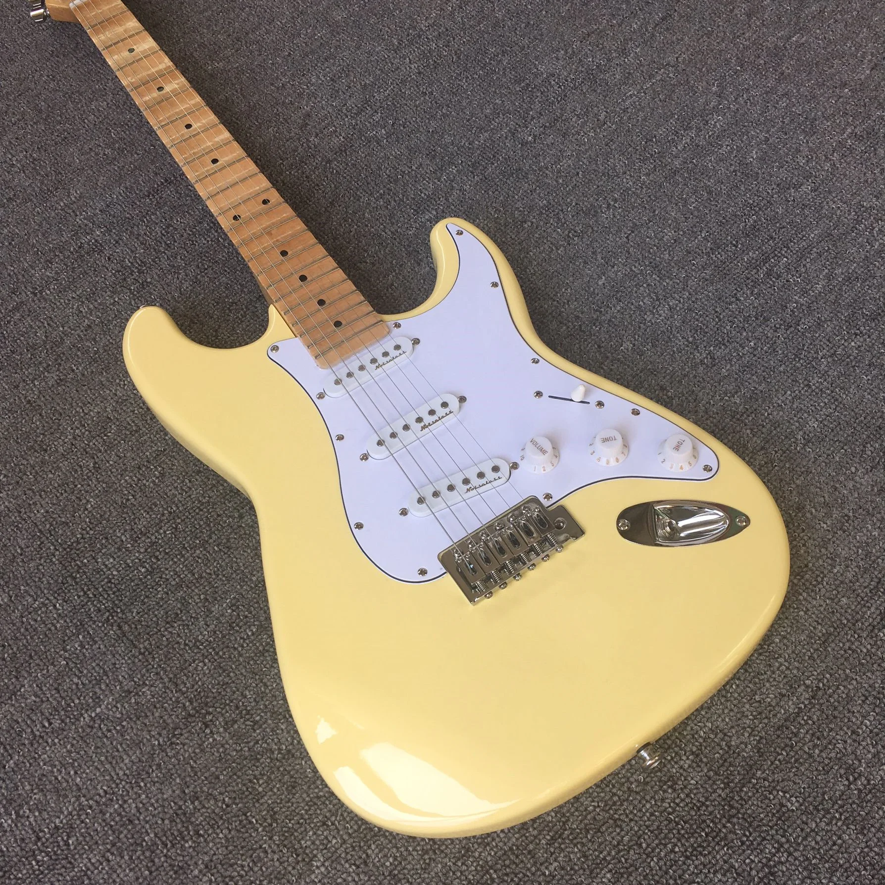 

New products, groove electric guitar, cream yellow. Factory wholesale and retail, free shipping