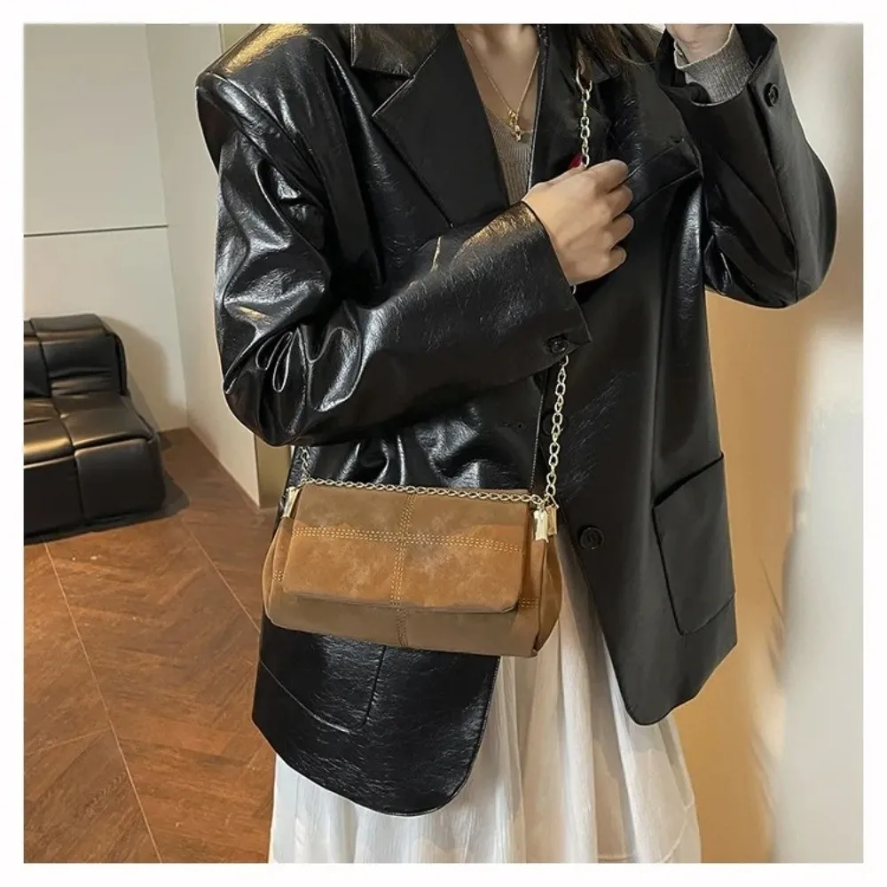 Hochwertige Wildleder-Schultertasche mit Großer Kapazität Ketten-Umhängetasche Quadratische Handtasche für Damen – Detail 13