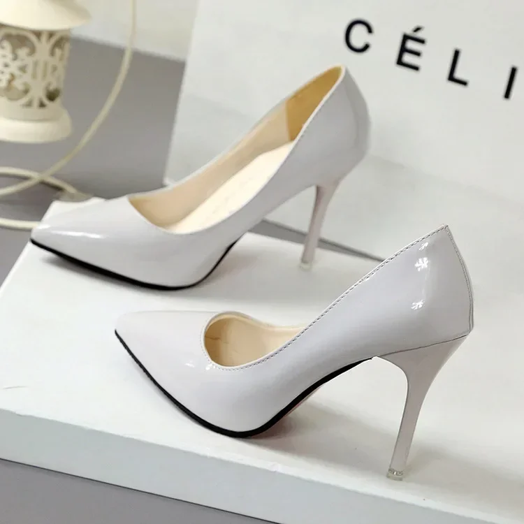 Spitze Pumps aus Lackleder für Damen, Rote Hochzeitsschuhe mit 8 cm Hohem Absatz, Elegante Brautschuhe – Detail 2