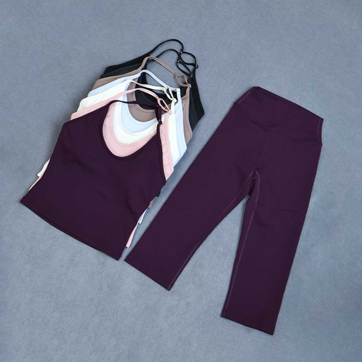 Damen Sommer-Sportset 2-teilig Ärmellose Stoßfeste Weste Capri-Leggings 3/4 Zweiteiliger Fitness-Yoga-Laufanzug für Outdoor-Aktivitäten – Detail 26