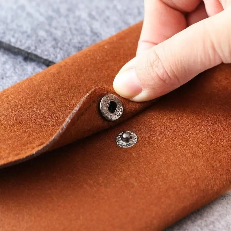 Filztasche für Mobiltelefone im Umschlagstil mit Druckknopfverschluss, weiche, kratzfeste Hülle, unisex, retro, lange, einfache Geldbörse. – Detail 20