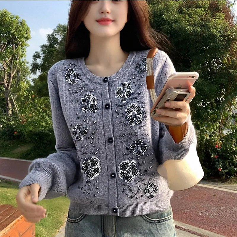 

2025 Новая женская модная простая вязаная куртка в европейском и американском стиле с круглым вырезом и пуговицами из бисера и цветочным принтом