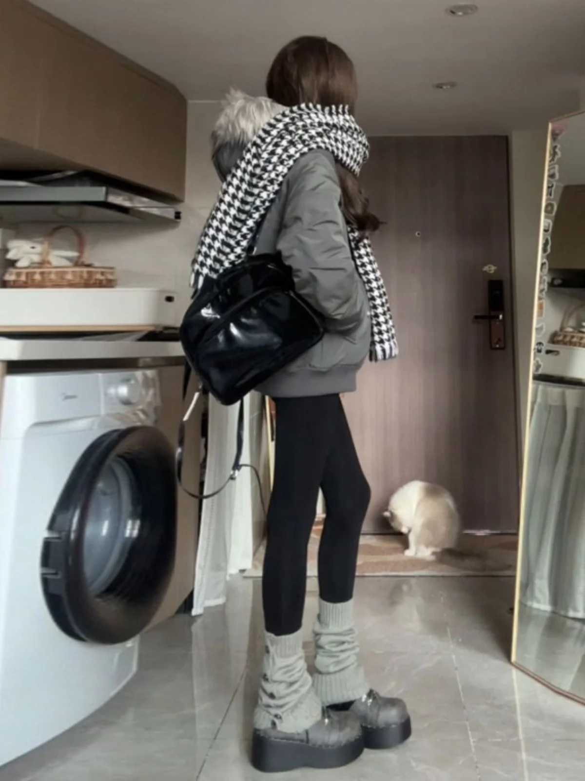 

Американская ретро-куртка оверсайз с капюшоном из хлопка для женщин, теплая, модная, весенняя, маленького размера, с меховым воротником, для повседневной носки