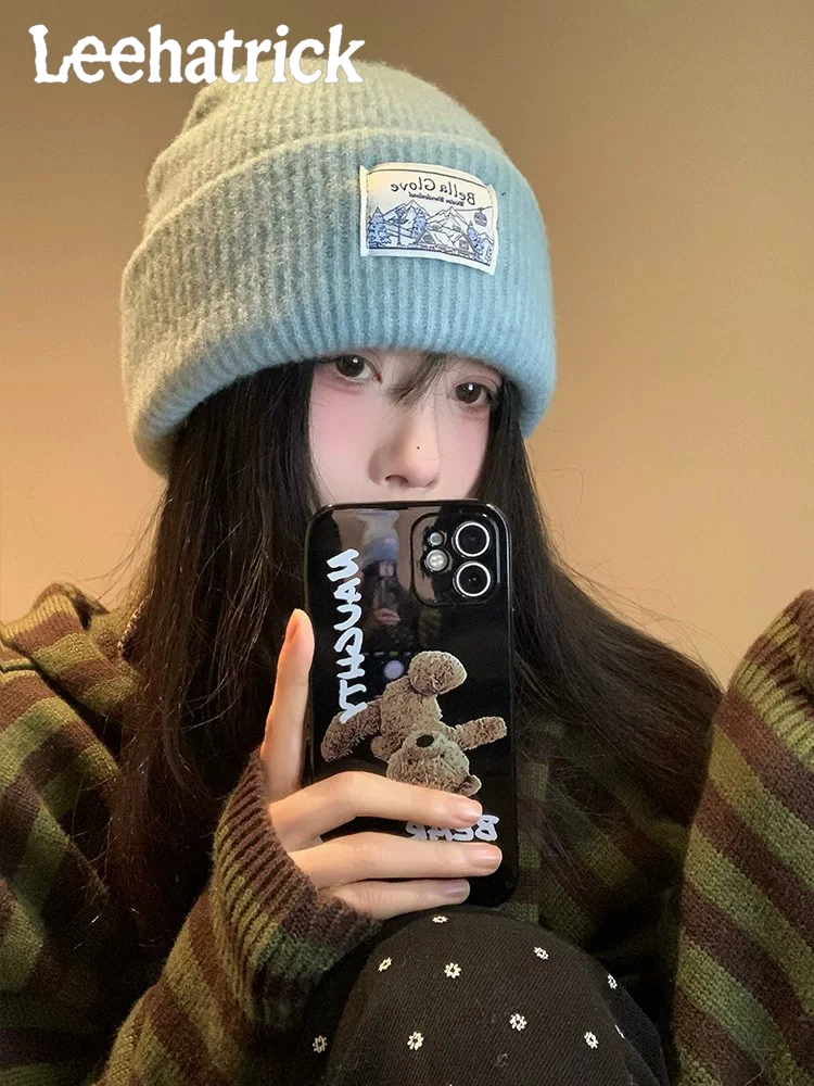 gorro-de-lana-tejido-y-calido-para-mujer-ideal-para-el-invierno-con-diseno-moderno-que-estiliza-el-rostro-para-cabezas-grandes-y-que-protege-las-orejas-del-frio
