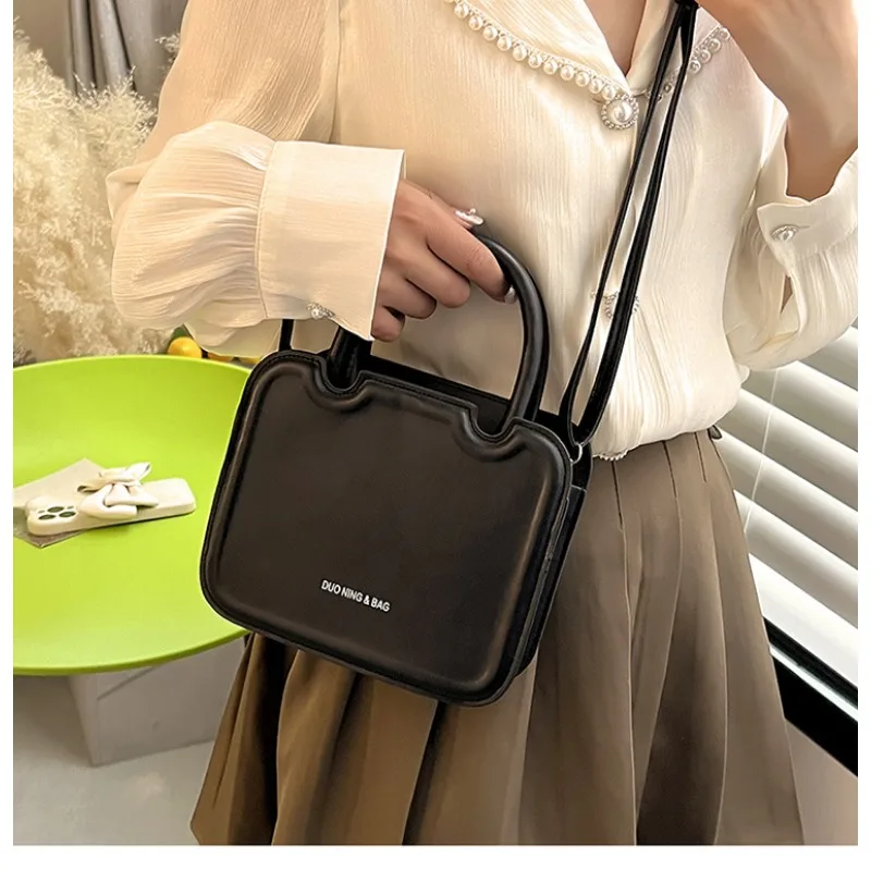 Europe America and Other Popular Bags Women\'s 2024 Spring New Fashion Messenger Bag Retro Versatile Portable Small Square Bag