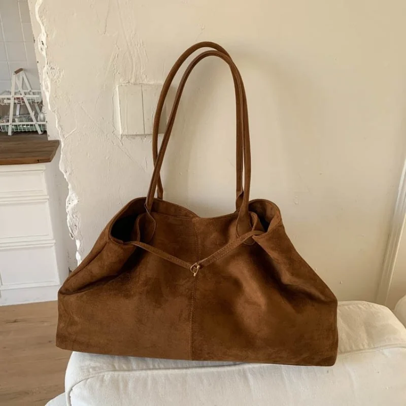 

Luxury Women's Crossbody-Bag Made Of Lotus-Patterned Leather Featuring Paris Casual Vintage Daily Look​