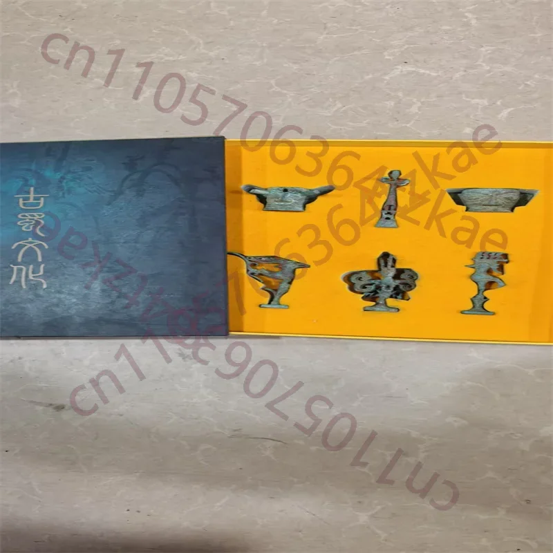 A set of 5 pieces China Come From FOLK Collection Old Bronze