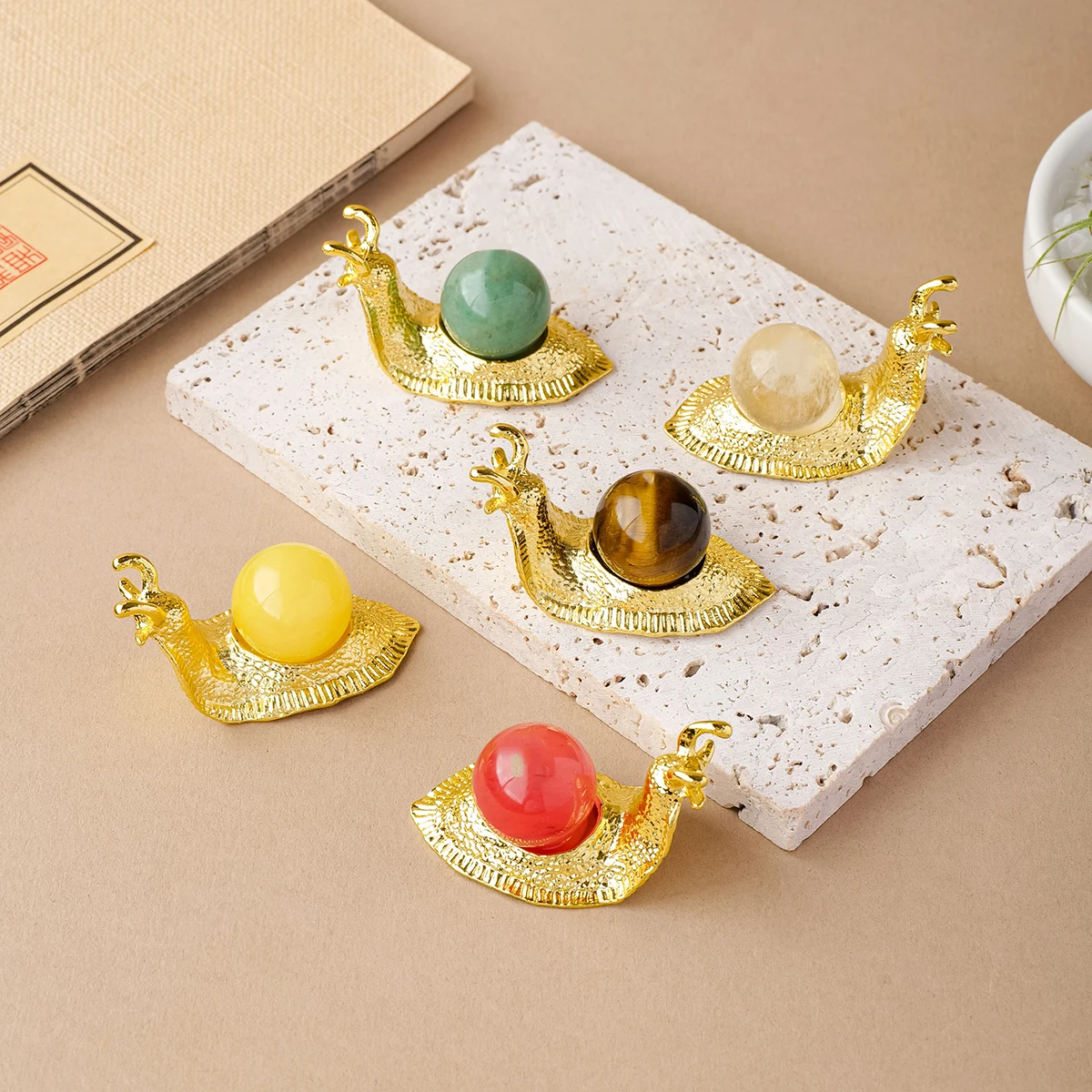 Bola de cristal de ojo de tigre Natural, decoración de piedras preciosas de caracol, adorno delicado de escritorio para el hogar, regalo Ideal para Navidad, Día de San Valentín, 1 ud.