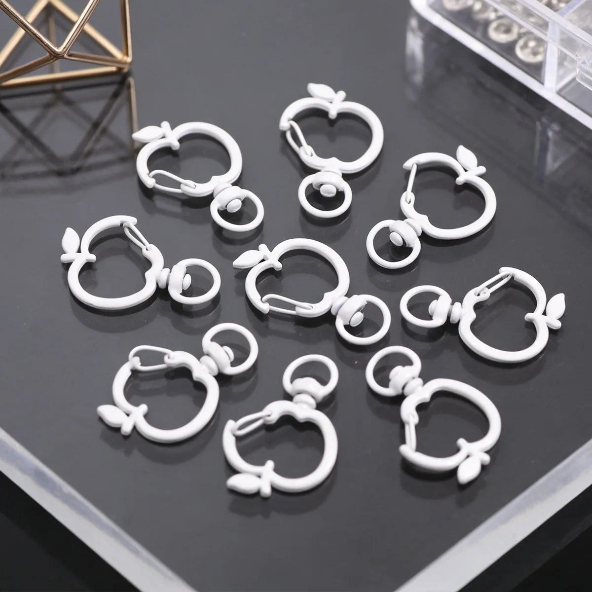 38mm Zinklegierung Apfel-Verschluss Weiß Handgefertigt DIY für Schmuckherstellung Perlenketten Armbänder Verbindungselemente Zubehör