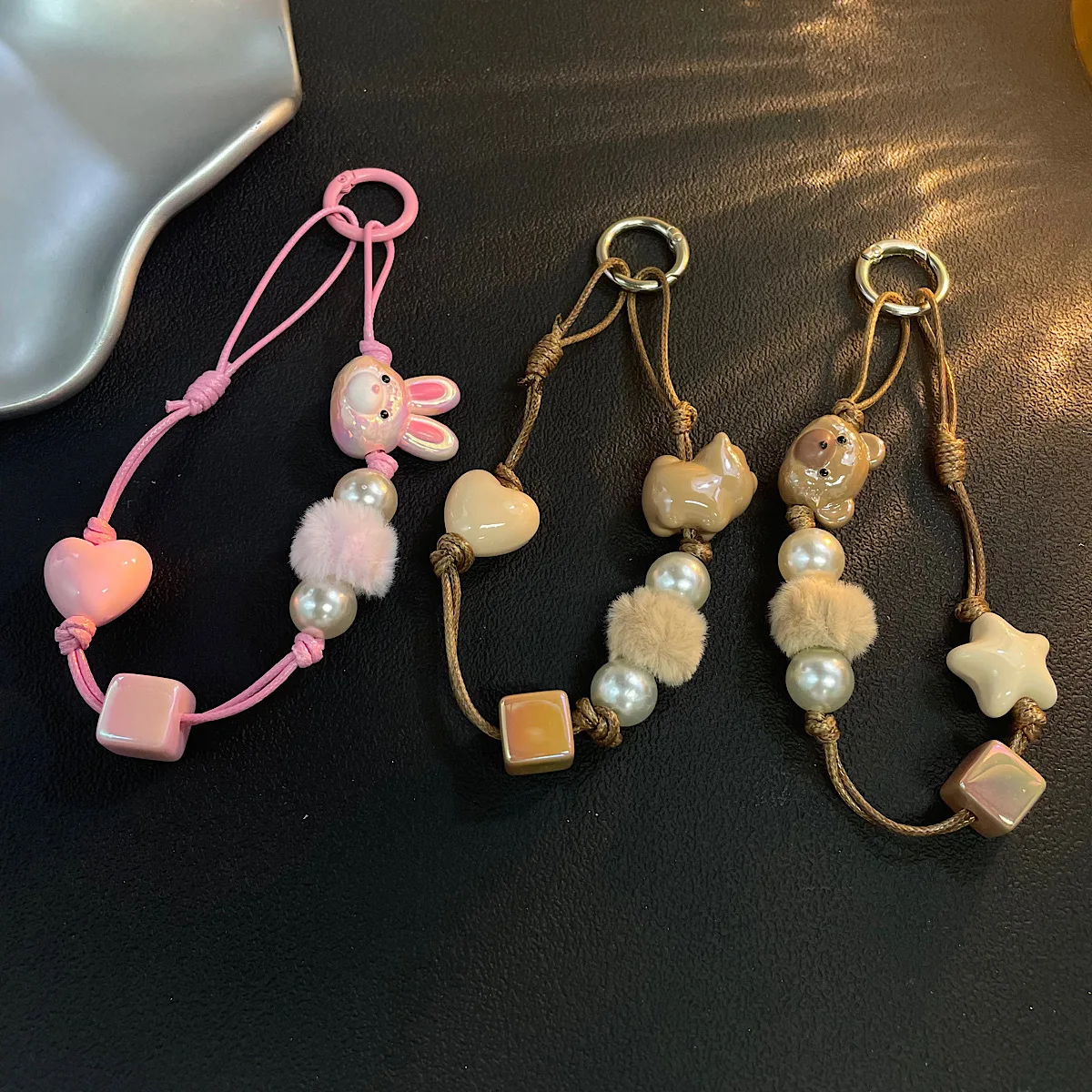 

Милый женский ремешок для мобильного телефона, короткий и свежий, портативный ремешок для iPhone 17, 16, 15, 14, 13, ремешок для ключей Samsung