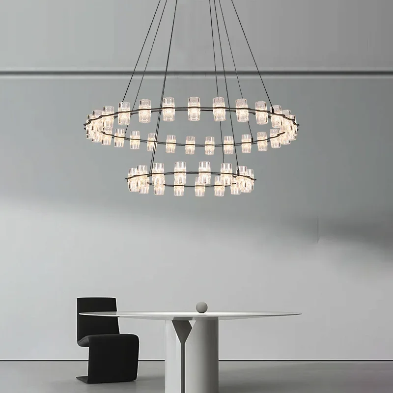 ミニマリストなライトラグジュアリーのリビングルームシャンデリア、丸いリング、モダンでシンプルな雰囲気