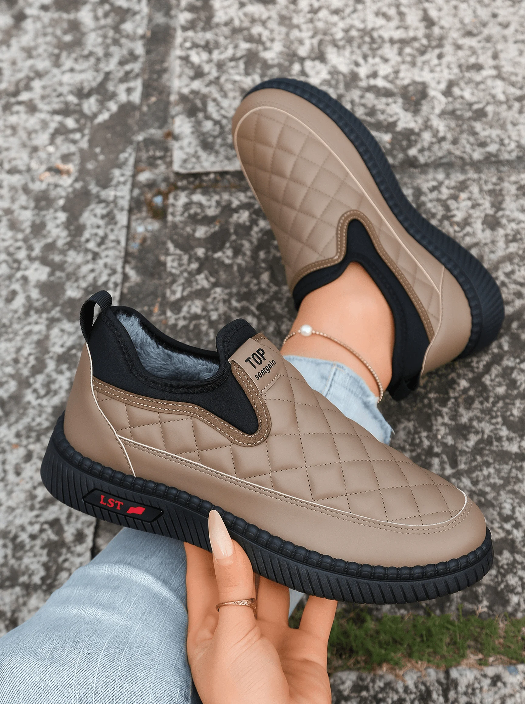Damen-Schneestiefel, einteilig, zum Überziehen, isoliert, mit wasserdichtem Obermaterial mit Rautenmuster, lässige Damenstiefel. – Detail 4