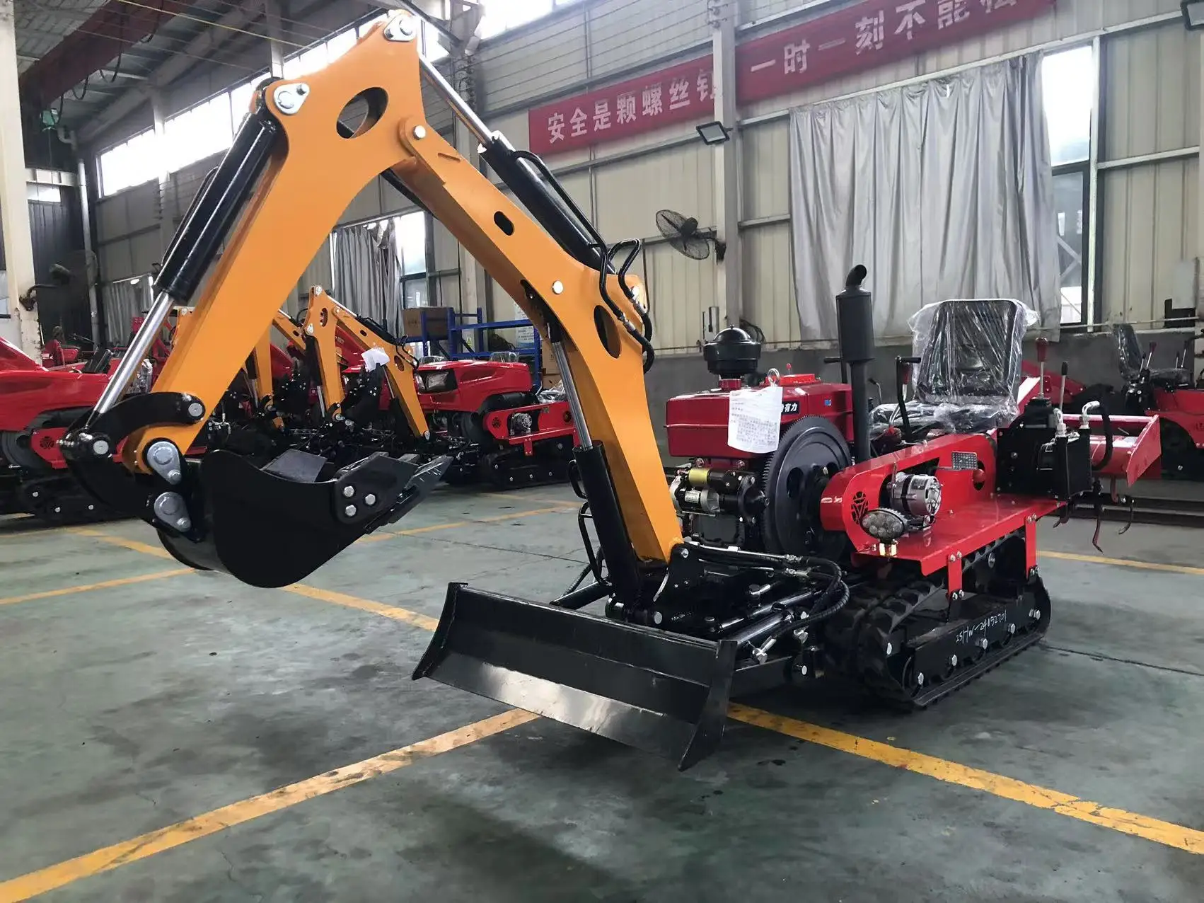 محراث دوار صغير زاحف جبلي بقوة 25 حصان مع ملحقات