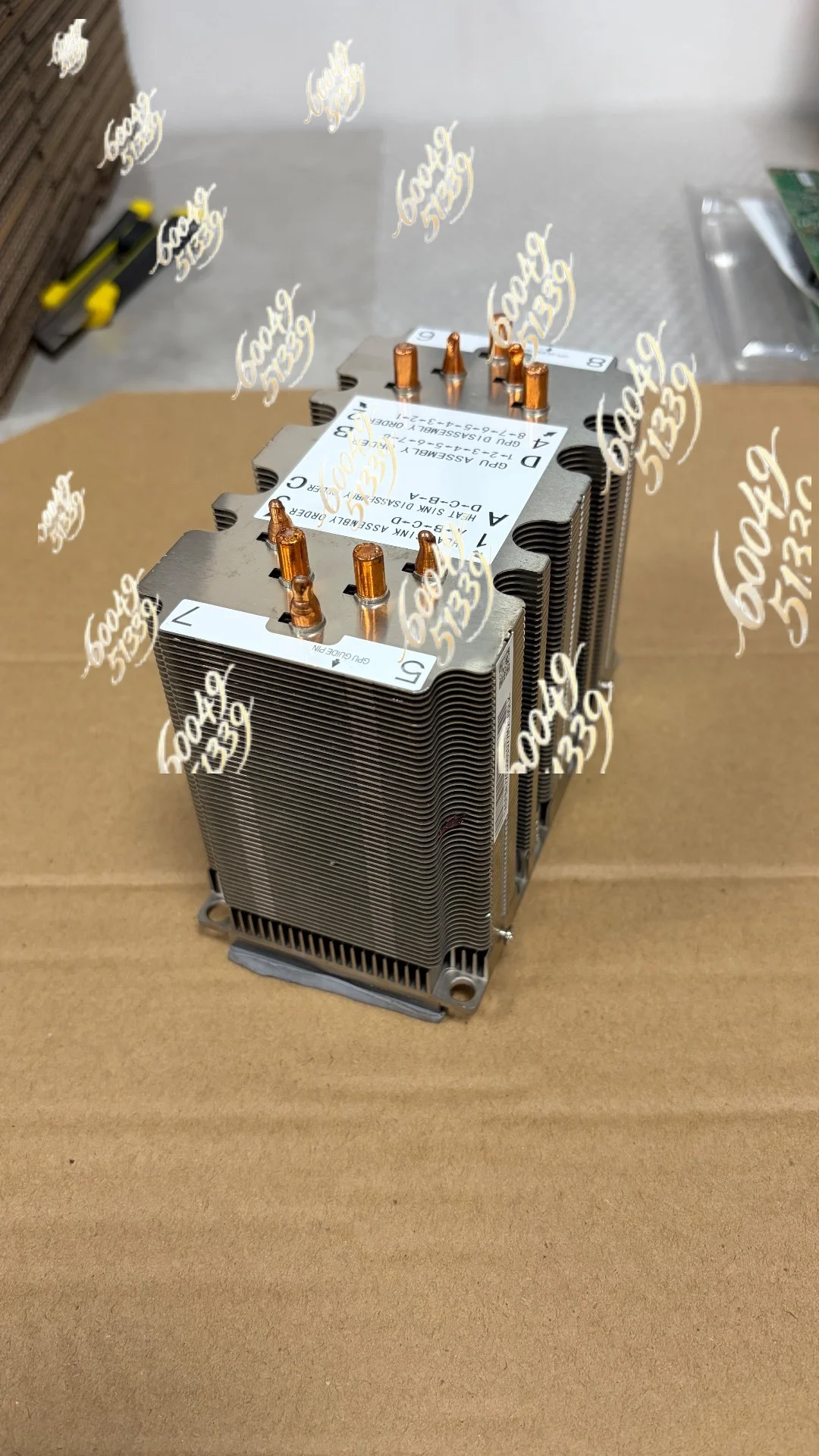Dissipateur thermique Tesla V100 SXM2 avec 10 tubes en cuivre conçu pour la dissipation thermique des cartes graphiques de serveurs GPU