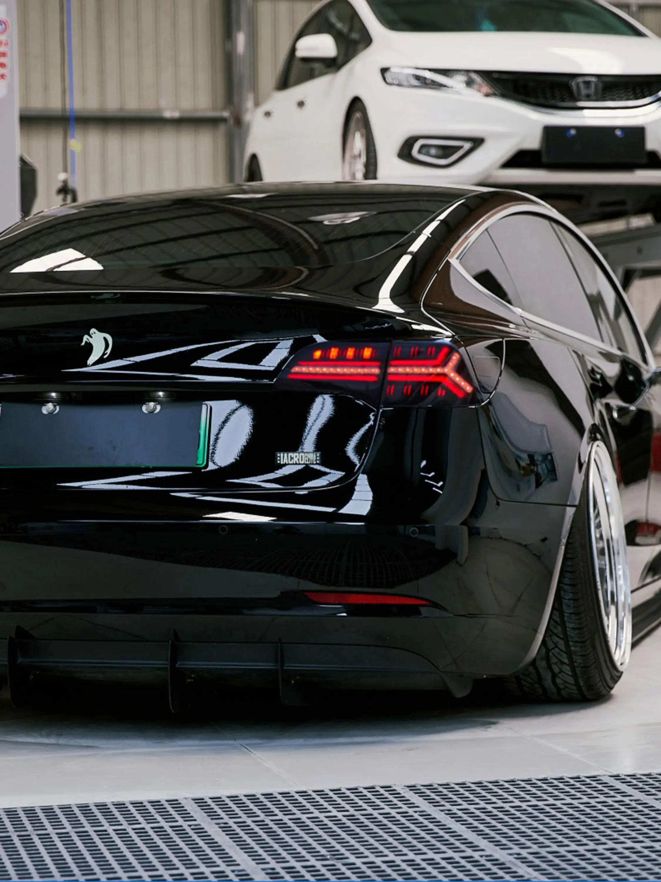LED-Rückleuchten für Tesla Model 3 Model Y 2017-2023 mit Sequenzieller Blinkfunktion und Start-Animation Schwarze Heckleuchten-Einheit