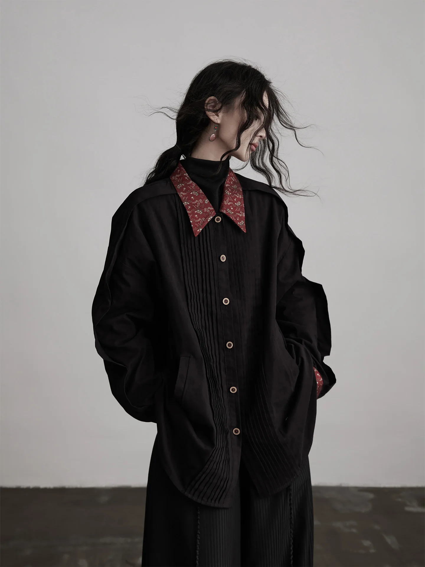 

Женская свободная куртка в стиле ретро с длинными рукавами, цветными блоками, отворотами и тонким верхом, осенняя модная верхняя одежда с дизайном в виде старинных букв