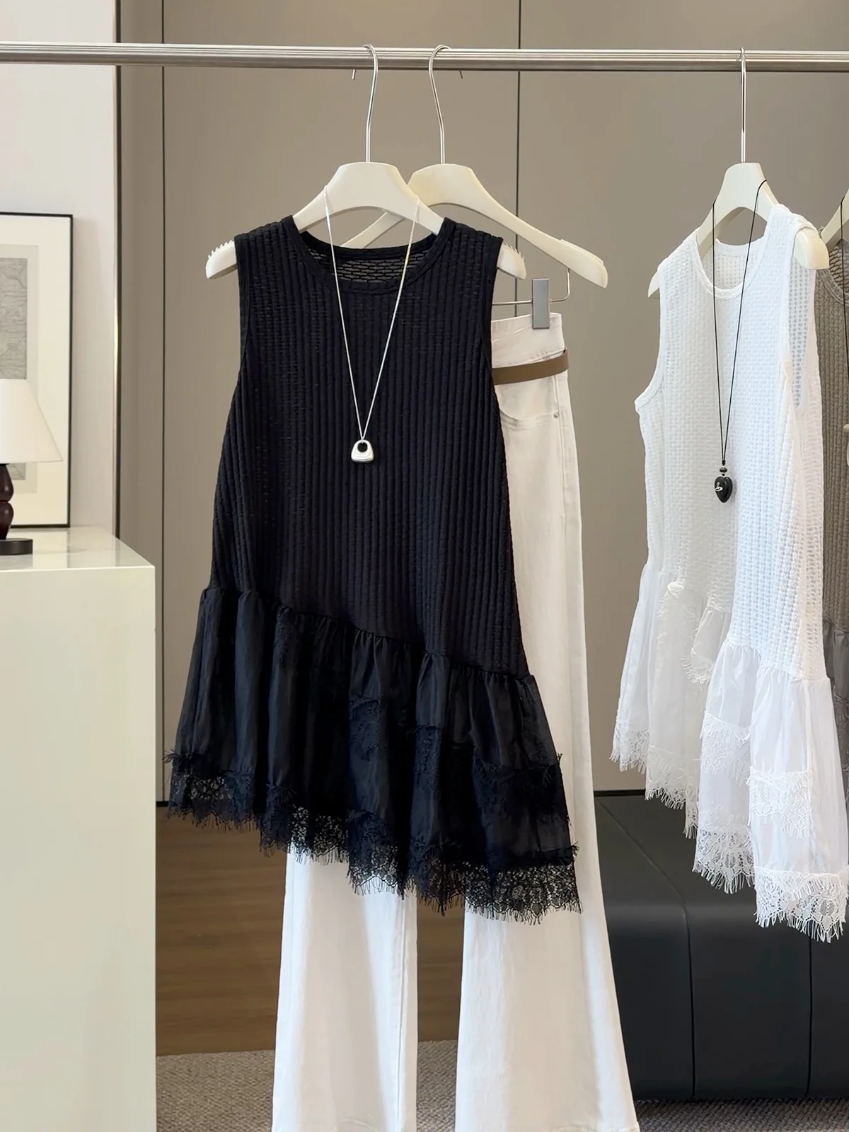 Elegant Black Knit Lace Hem Sleeveless Tunic Asymmetric Round Neck Hollow Out  A-line Peplum Blouse Casual Summer Layered Tank