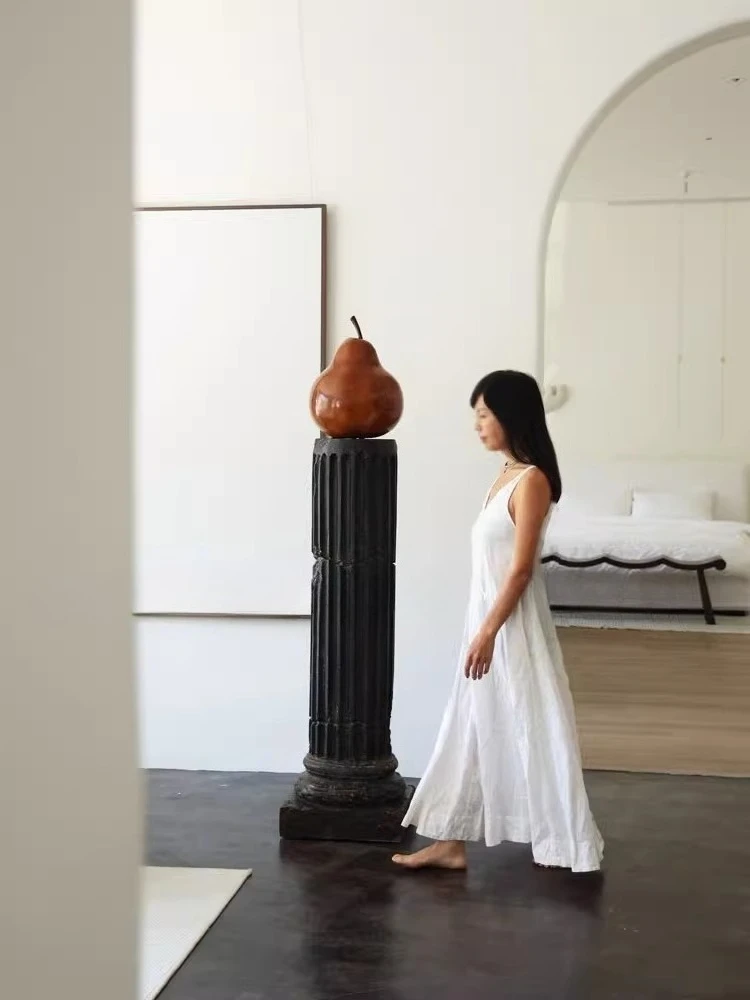 طاولة النحت العتيقة عمود روماني فرنسي وابي قاعدة زخرفة أرضية الرياح تركيب فني متقدم