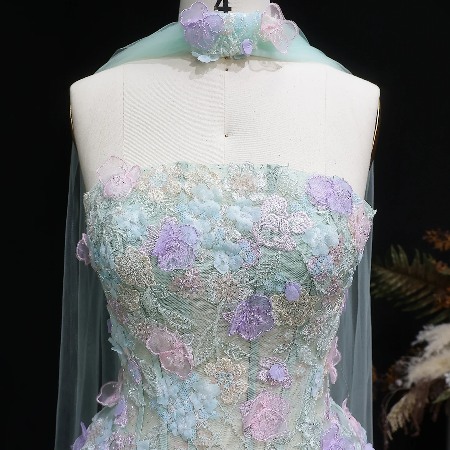 Sharon Said Dubai Elegantes Salbeigrünes Abendkleid mit Applikationen und Schal 2026 Damen Hochzeits-Formelles Partykleid SS755 Maßanfertigung – Detail 9