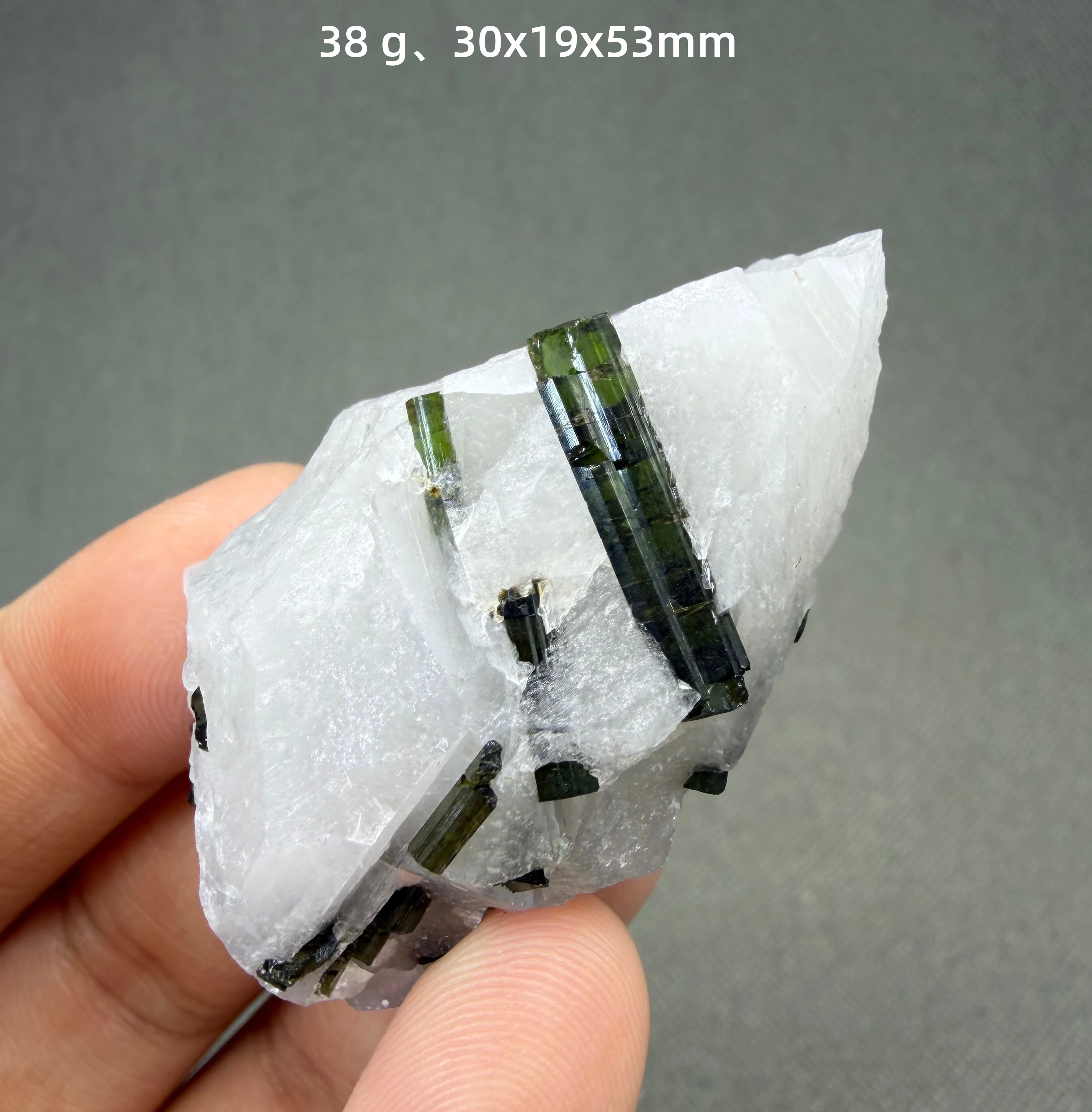 Spécimens minéraux de piliers de tourmaline verte naturelle + cristaux de quartz et pierres de guérison pierre précieuse de roche